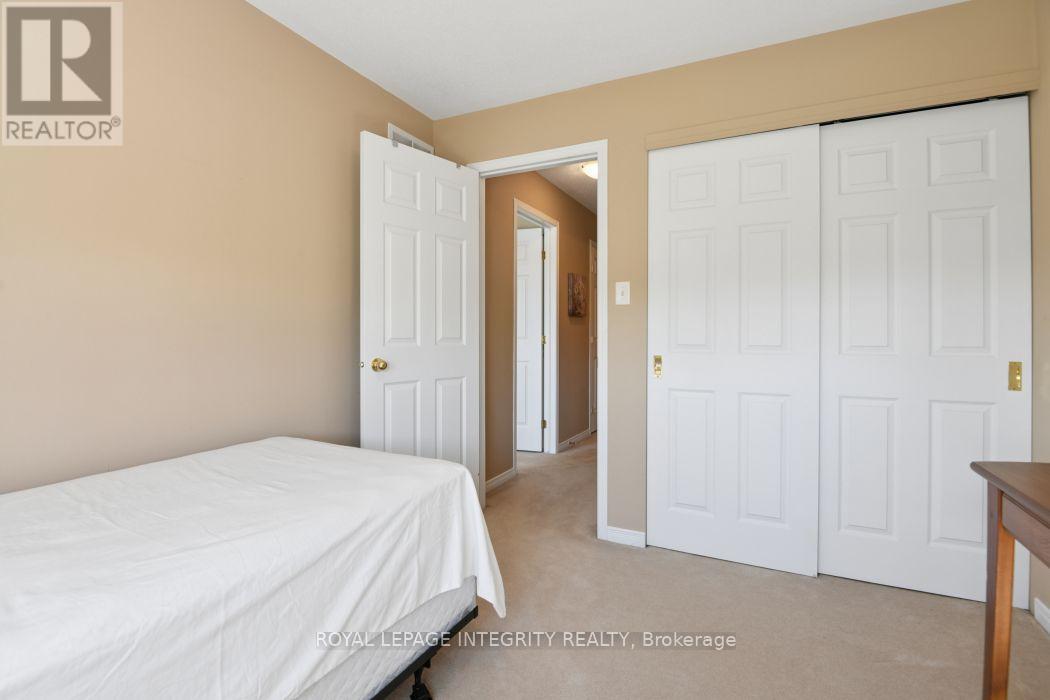 416 WISTERIA CRESCENT - 23
