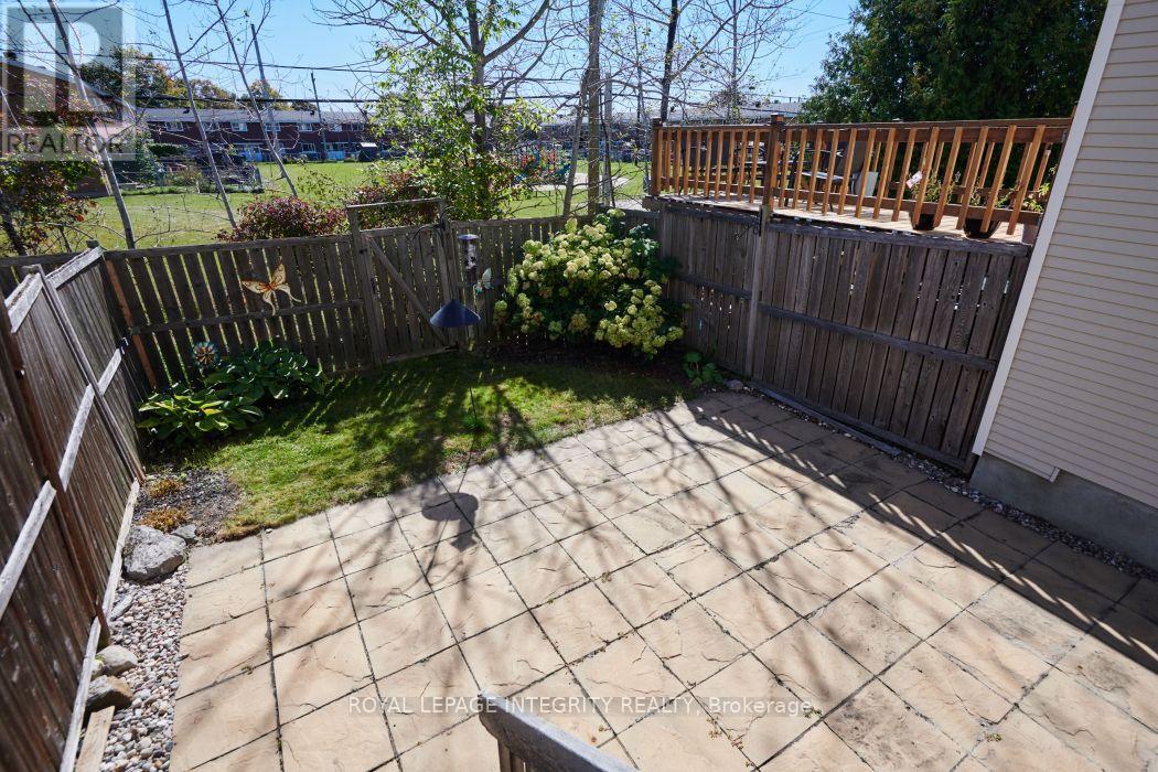 416 WISTERIA CRESCENT - 28