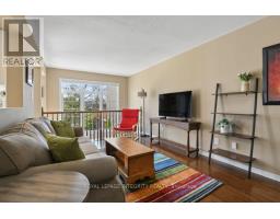 Living room - 416 Wisteria Crescent, Ottawa, ON K1V0P1 Photo 6