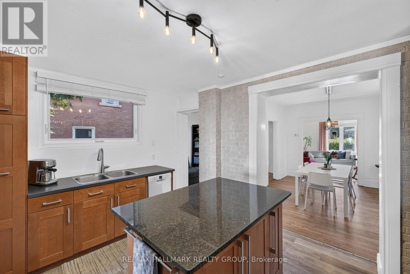 109 LEES AVENUE - 18