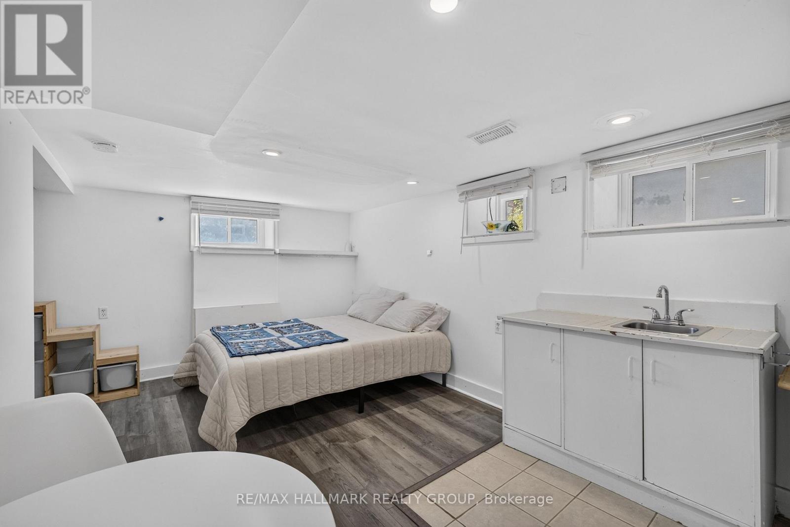 109 LEES AVENUE - Image 37