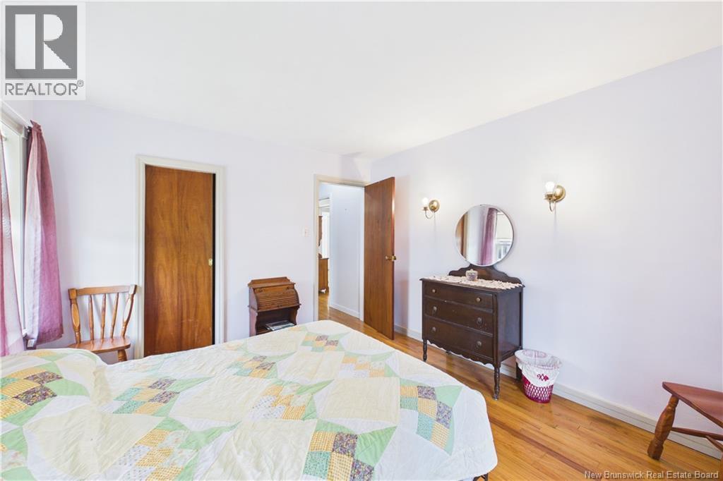13 Squire Street - 12