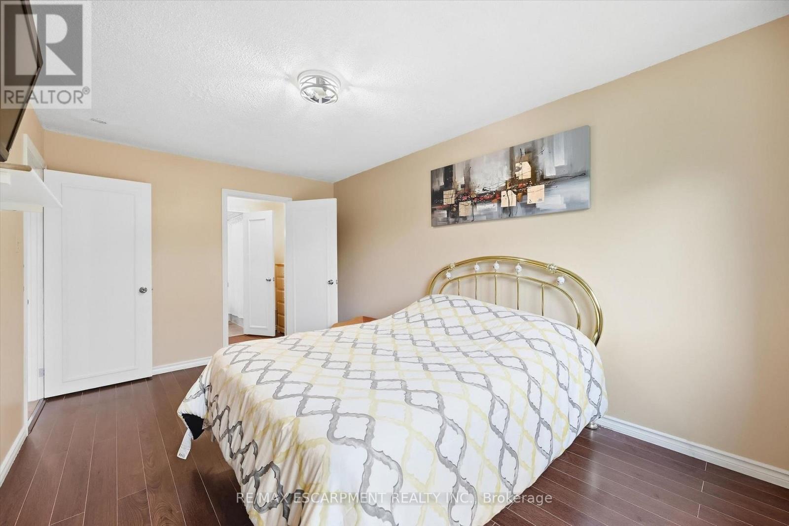 #14 1548 NEWLANDS CRESCENT - 23
