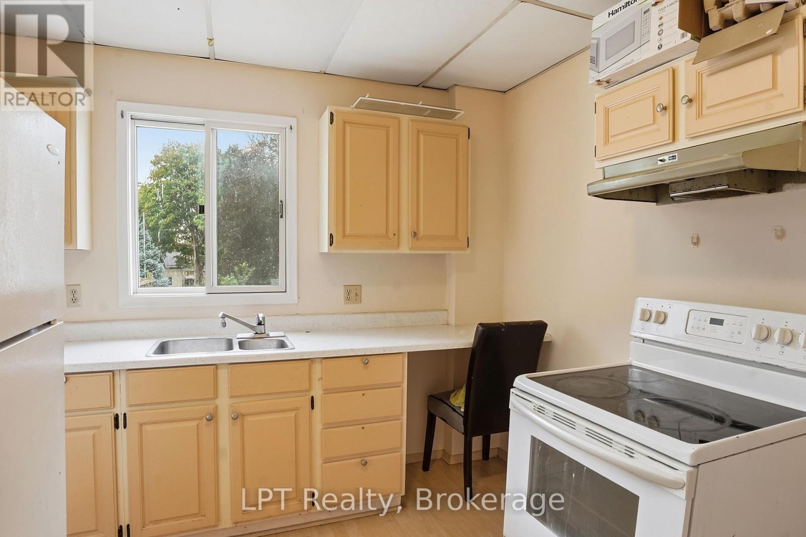 551 Turnberry Street — photo 10