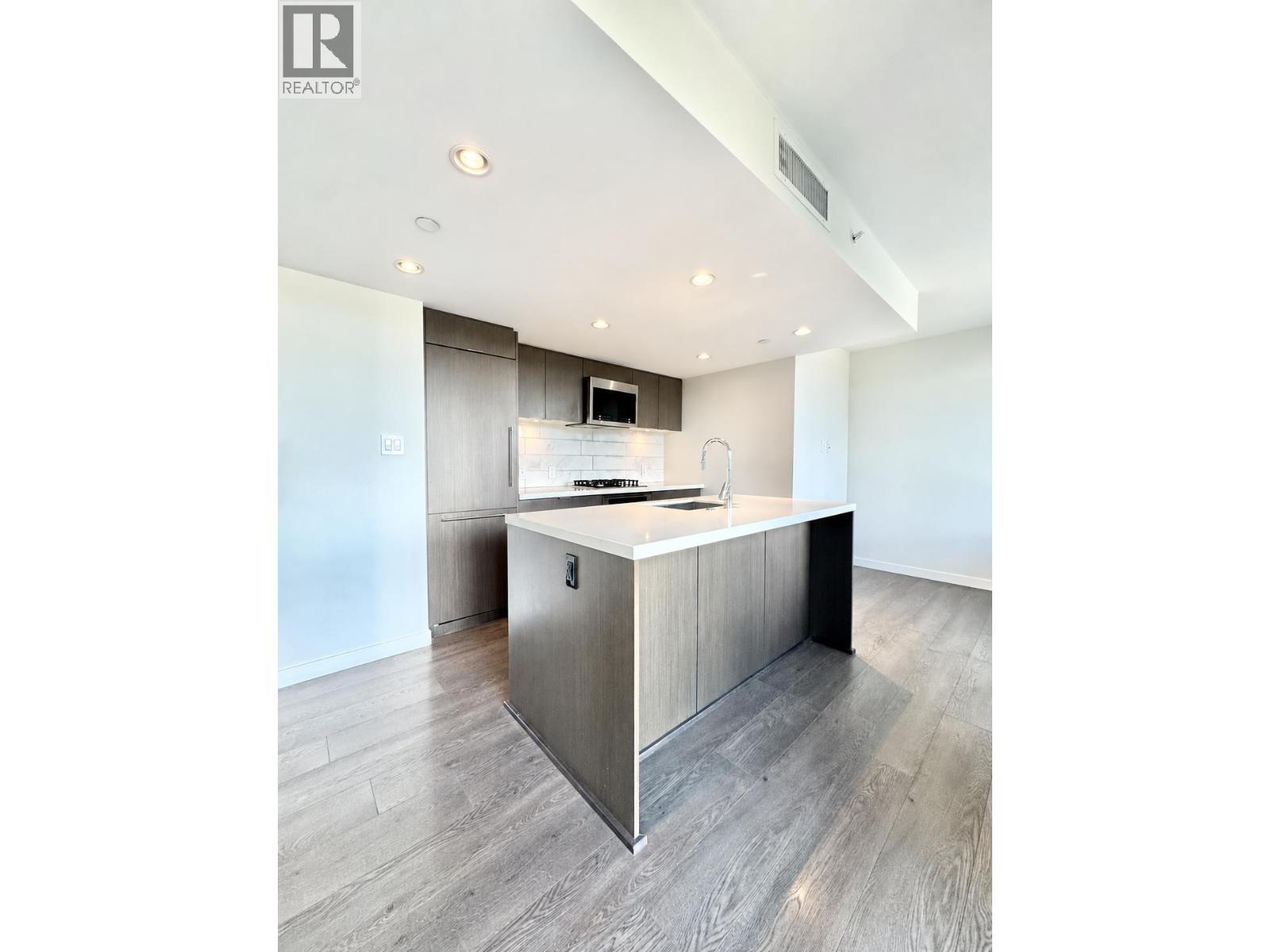 5XX 8189 CAMBIE STREET