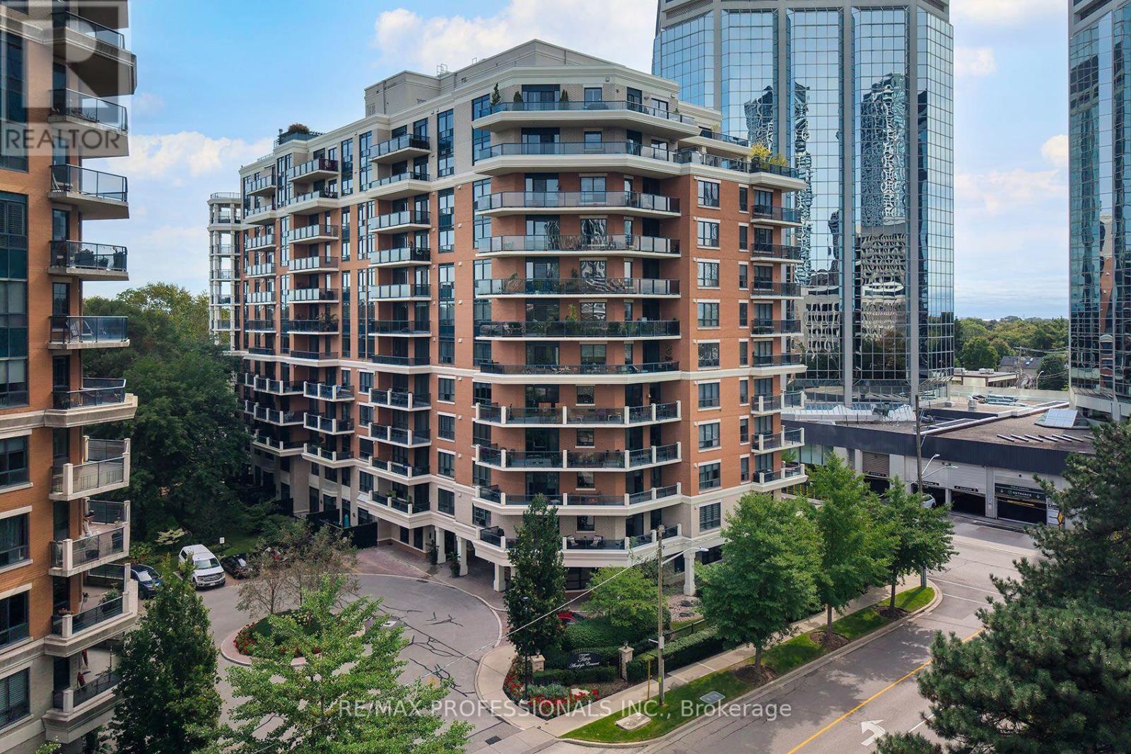 #606 2 ABERFOYLE CRESCENT - 1