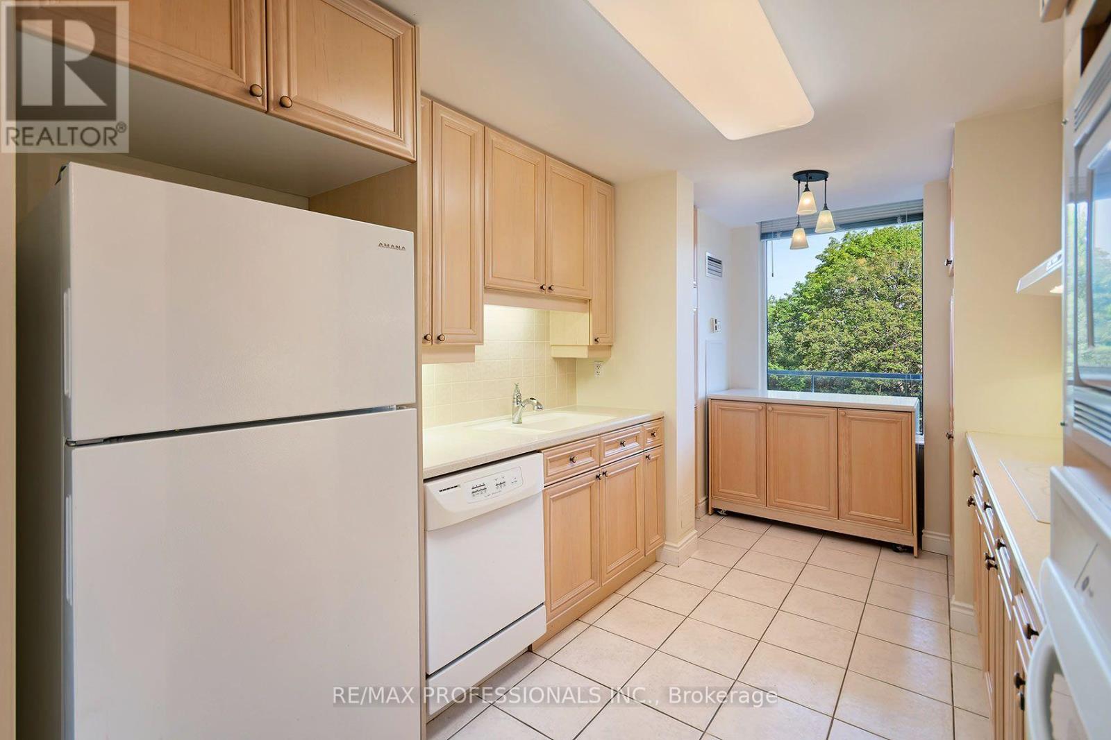 #606 2 ABERFOYLE CRESCENT - 21