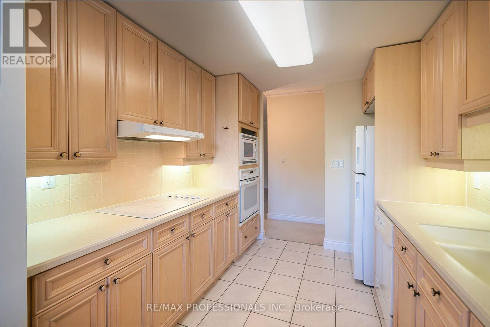 #606 2 ABERFOYLE CRESCENT - 22