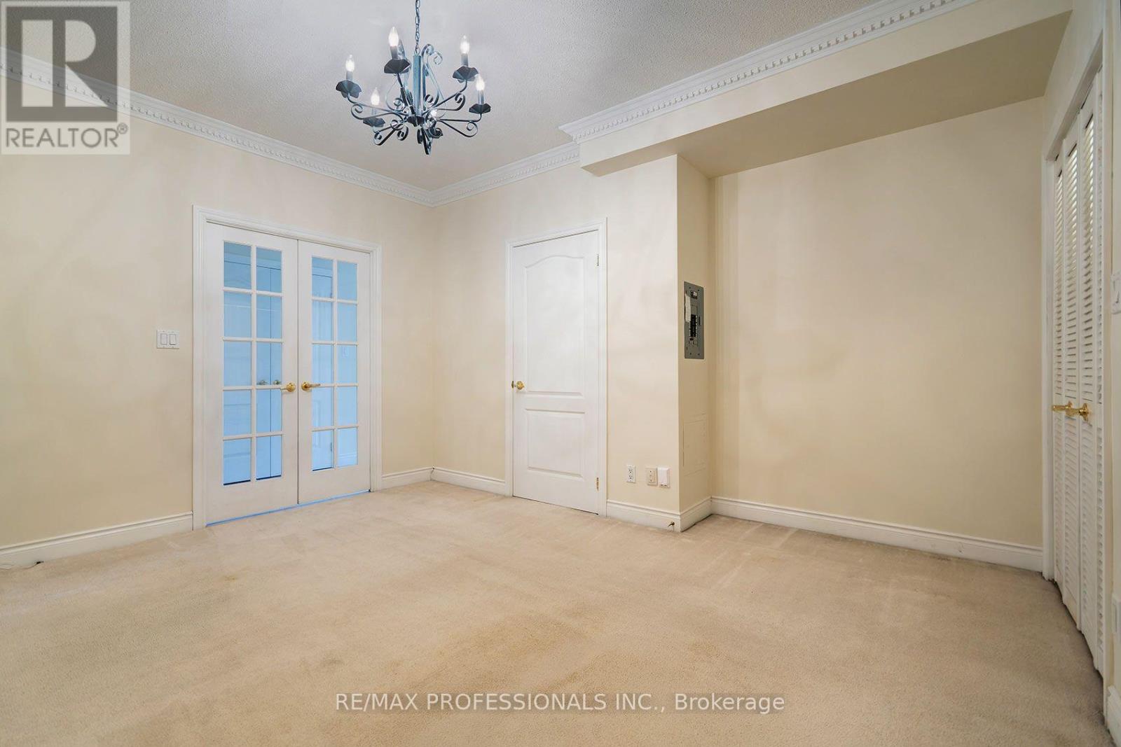 #606 2 ABERFOYLE CRESCENT - 25
