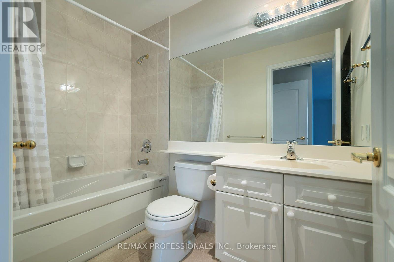 #606 2 ABERFOYLE CRESCENT - 30