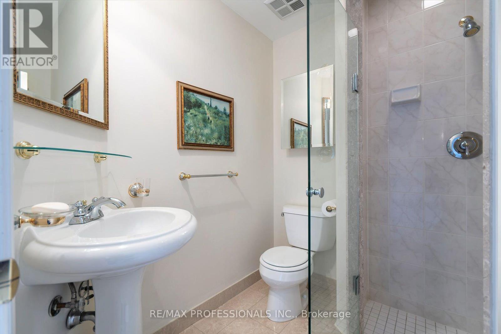 #606 2 ABERFOYLE CRESCENT - 35