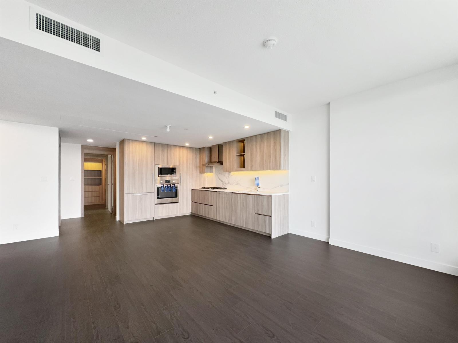 #31xx 13778 100 Avenue, Surrey, British Columbia, V3T0V3, Surrey, British Columbia — photo 5 of 5