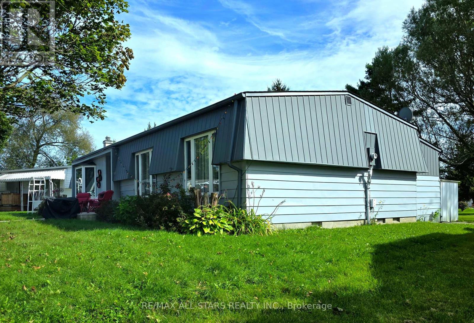 17 Pineridge Court, Clarington (Newcastle), Ontario, L1B1B9, Clarington (Newcastle), Ontario — photo 2 of 5