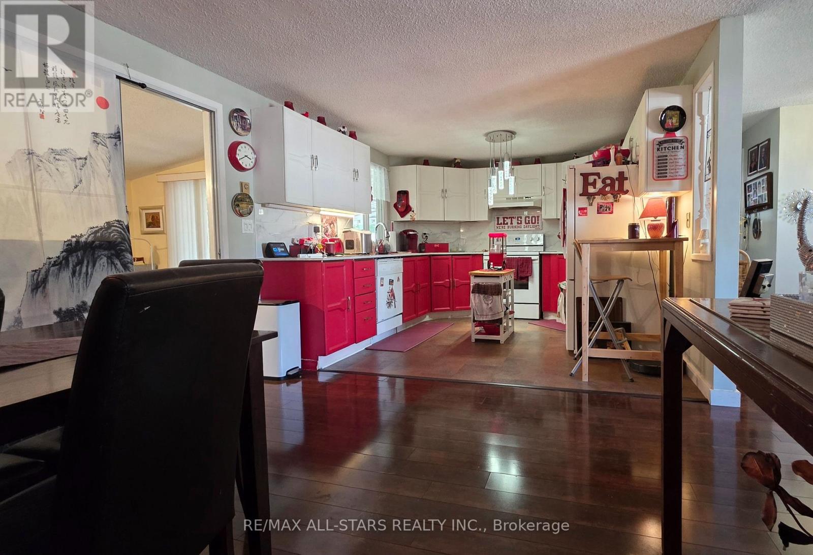 17 Pineridge Court, Clarington (Newcastle), Ontario, L1B1B9, Clarington (Newcastle), Ontario — photo 5 of 5