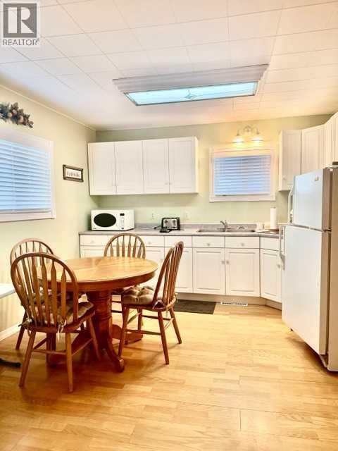 Nice Bright Kitchen