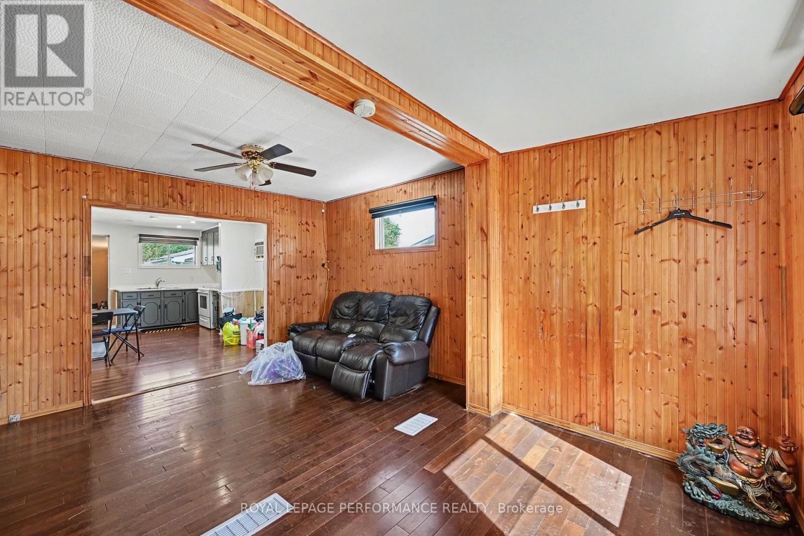 223 SIXTH STREET W - Image 10