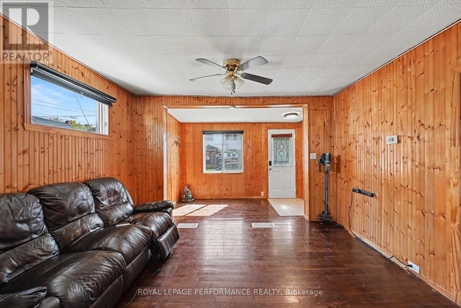 223 SIXTH STREET W - Image 11