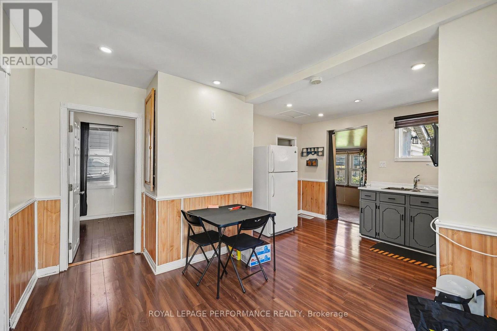 223 SIXTH STREET W - Image 13