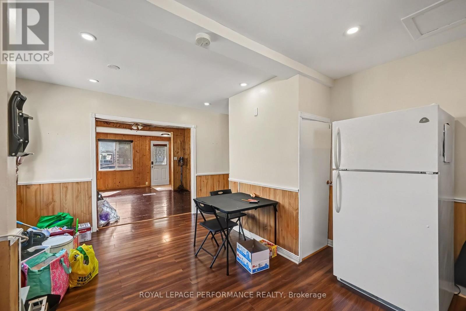 223 SIXTH STREET W - Image 15