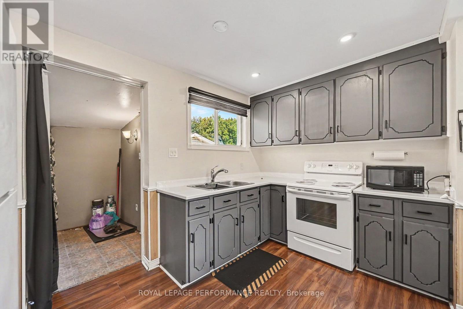 223 SIXTH STREET W - Image 16