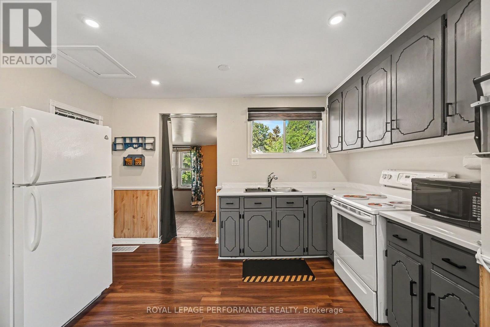 223 SIXTH STREET W - Image 18