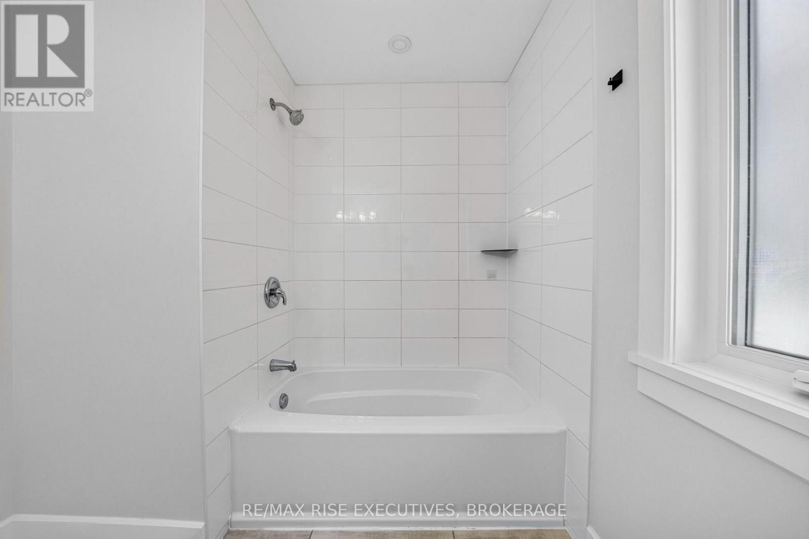 14 PARK CRESCENT - 31