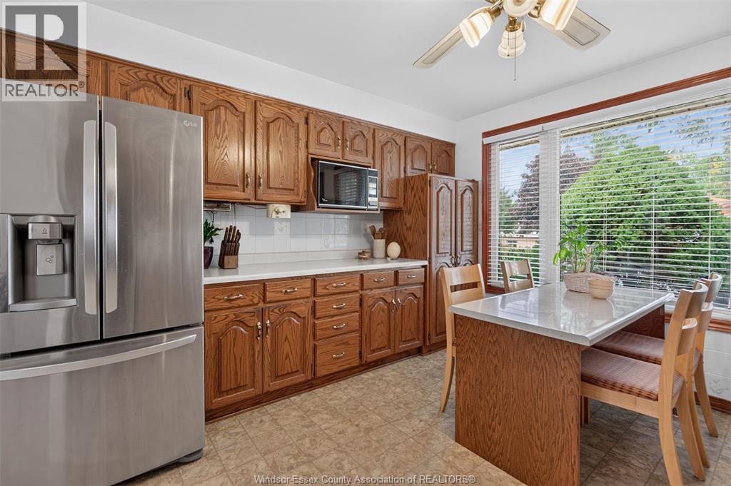 1946 LEPAIN CRESCENT - 11