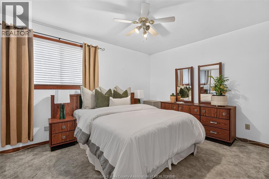 1946 LEPAIN CRESCENT - 16