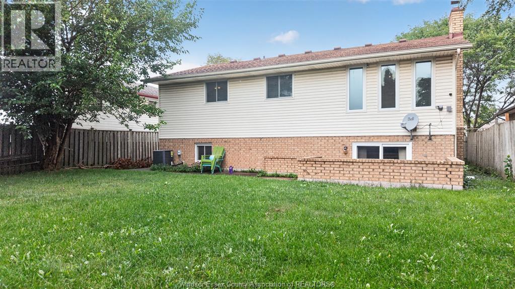 1946 LEPAIN CRESCENT - 29