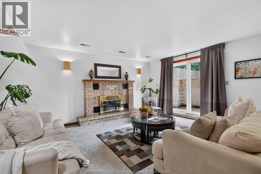 1946 LEPAIN CRESCENT - 24