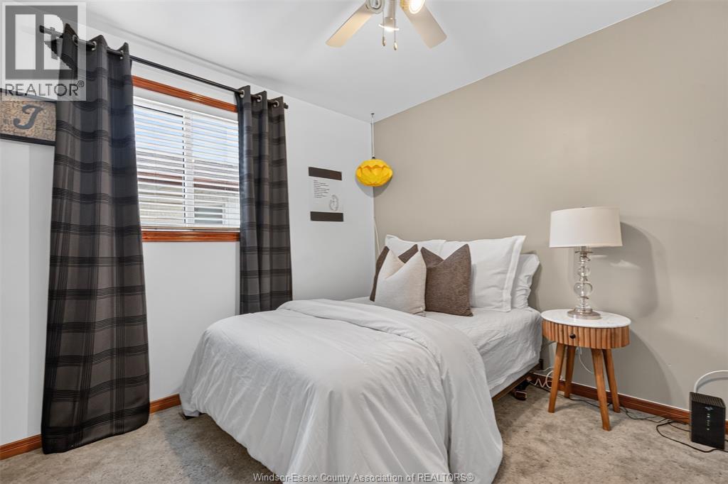 1946 LEPAIN CRESCENT - 18