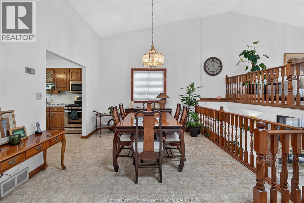 1946 LEPAIN CRESCENT - 8