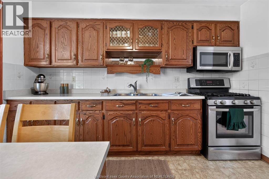 1946 LEPAIN CRESCENT - 12