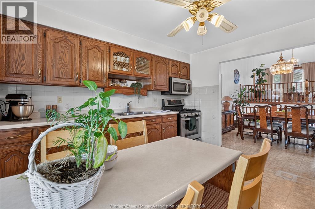 1946 LEPAIN CRESCENT - 10