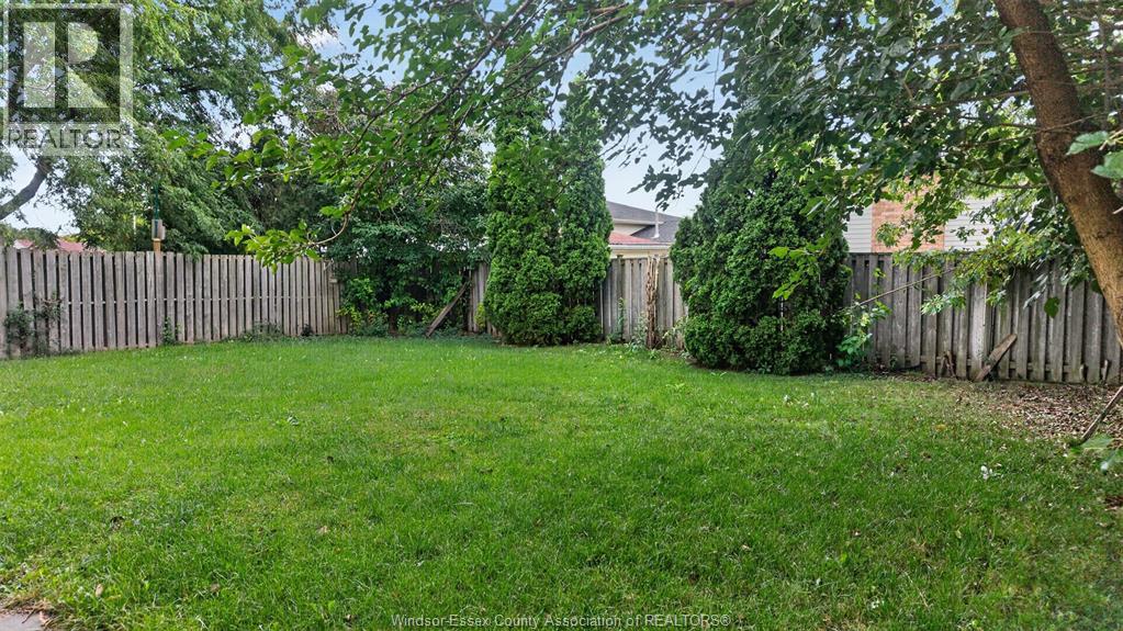 1946 LEPAIN CRESCENT - 31
