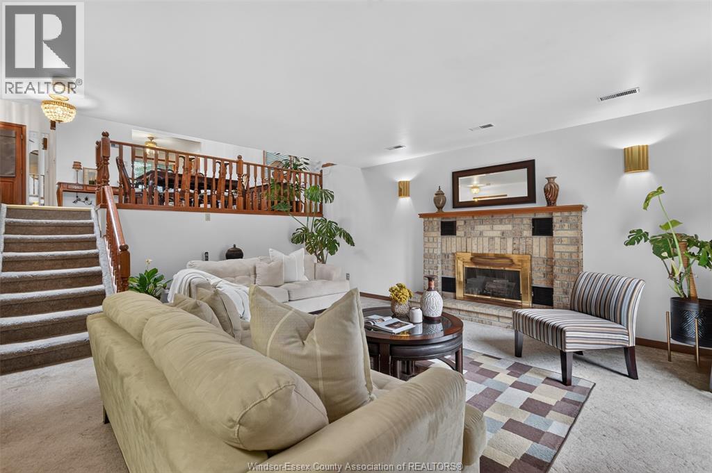 1946 LEPAIN CRESCENT - 23