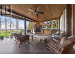 4544 Lakeshore Road, Plympton Wyoming, ON N0N1J6 Photo 14
