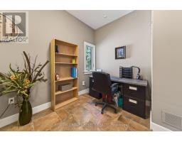 4544 Lakeshore Road, Plympton Wyoming, ON N0N1J6 Photo 23