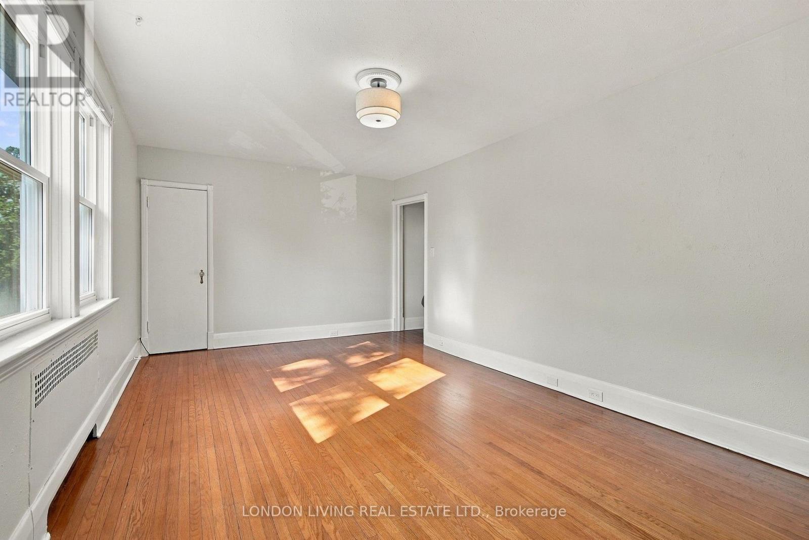 4 - 137 WINDSOR CRESCENT, London South (South F) — photo 11