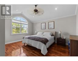 3 Maple Street thumbnail 16