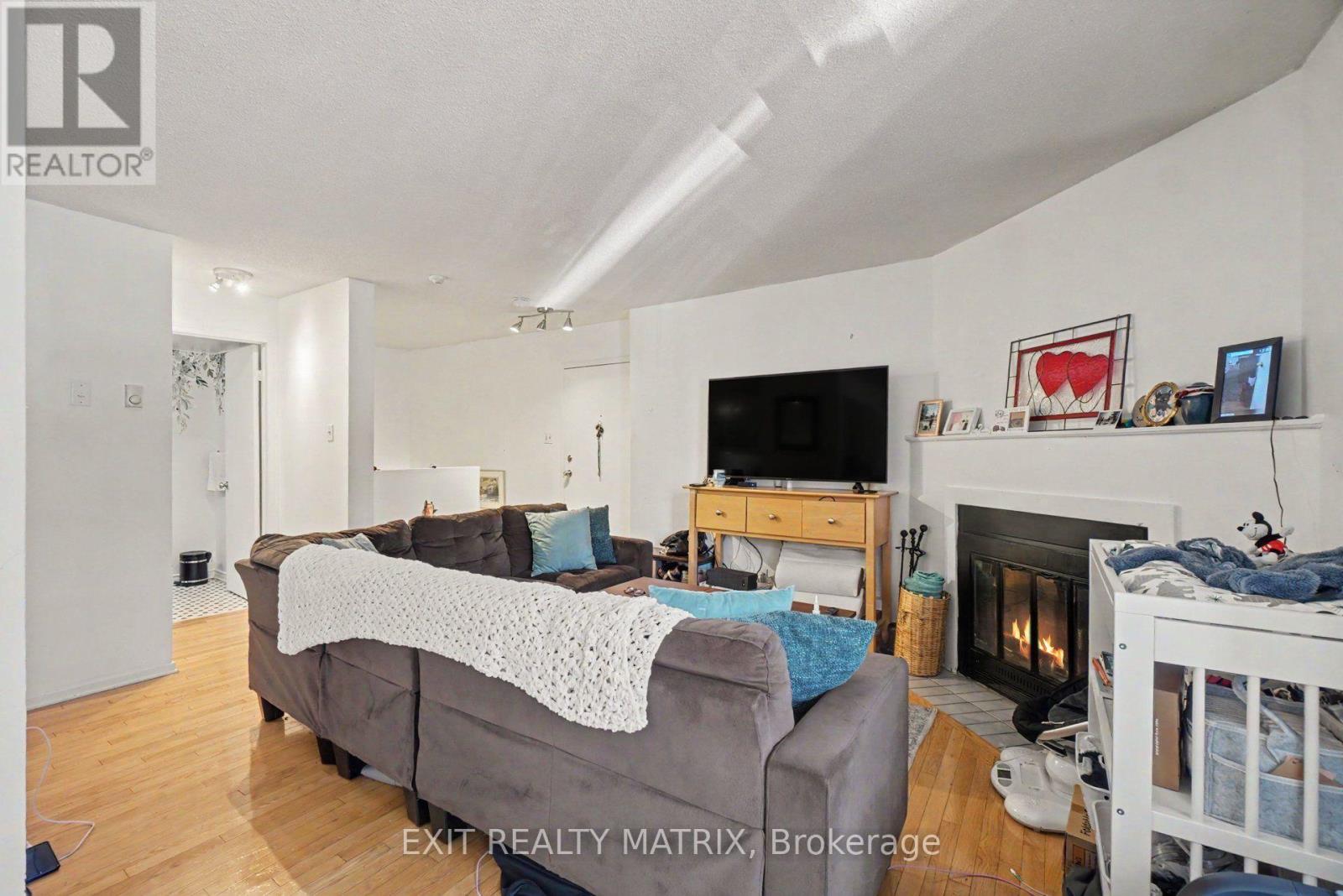 #302 1589 ST. BERNARD STREET - 10