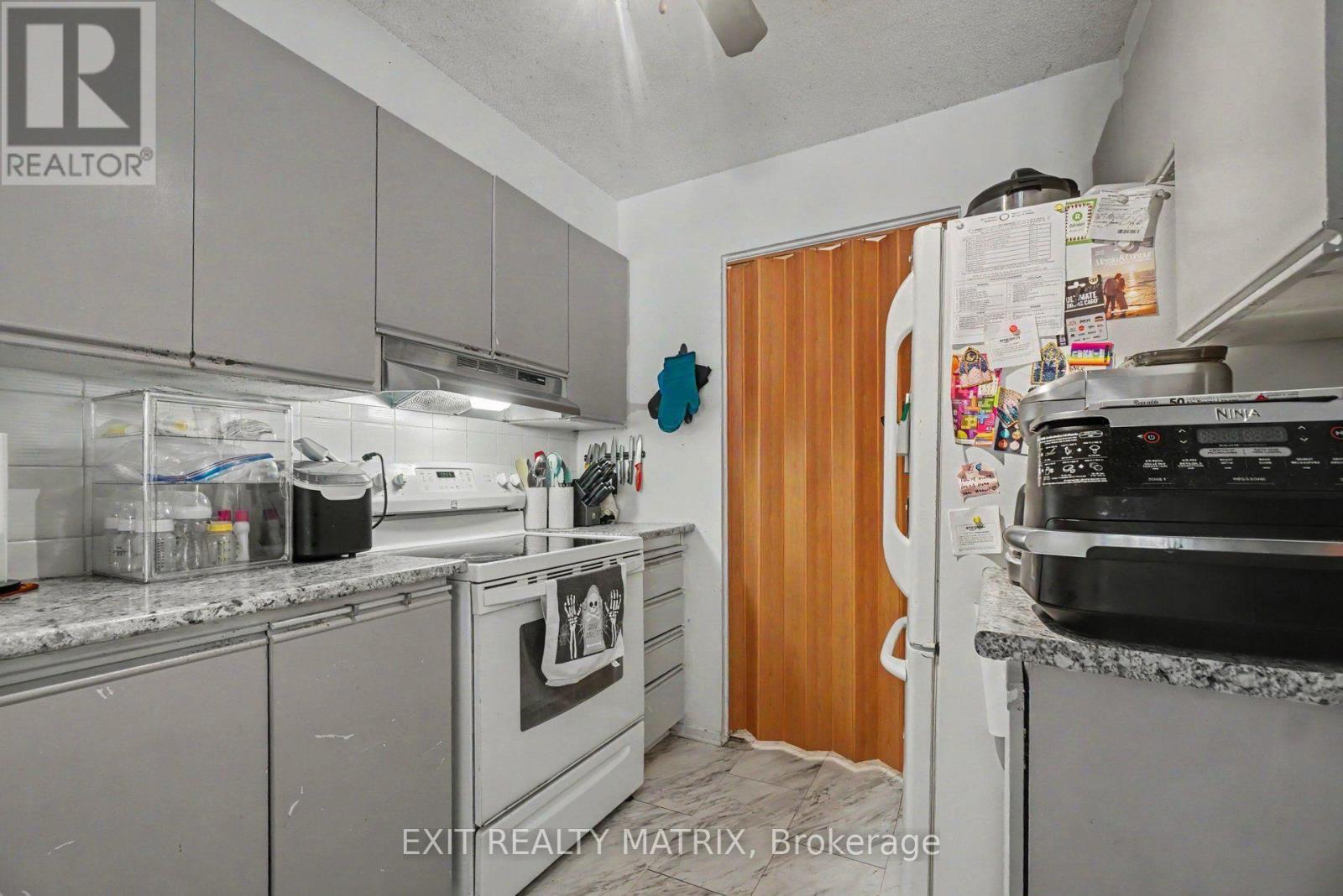 #302 1589 ST. BERNARD STREET - 14
