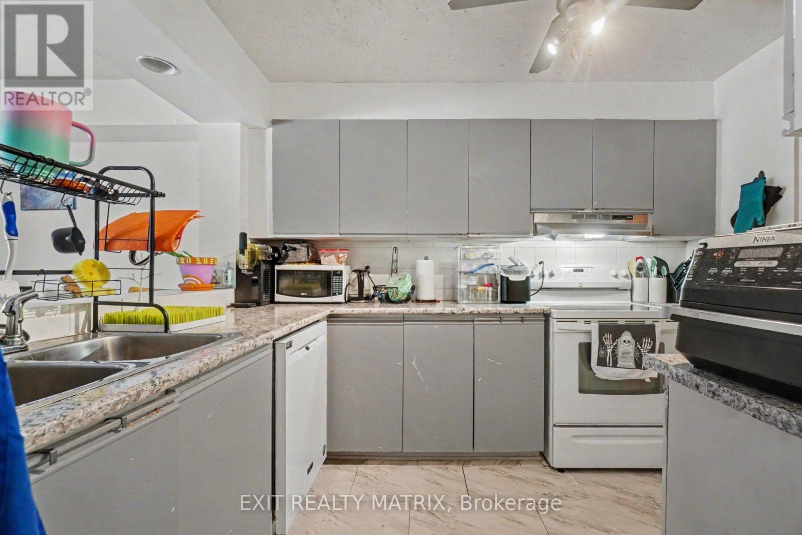 #302 1589 ST. BERNARD STREET - 15
