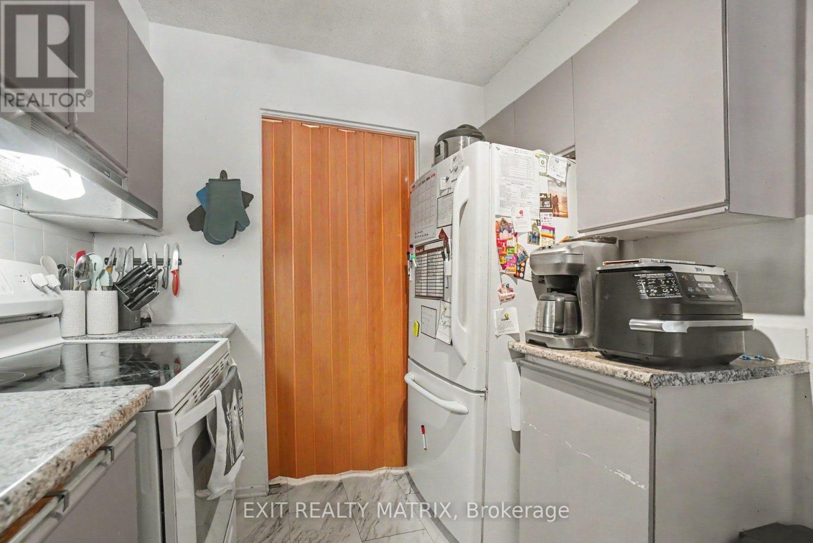 #302 1589 ST. BERNARD STREET - 17