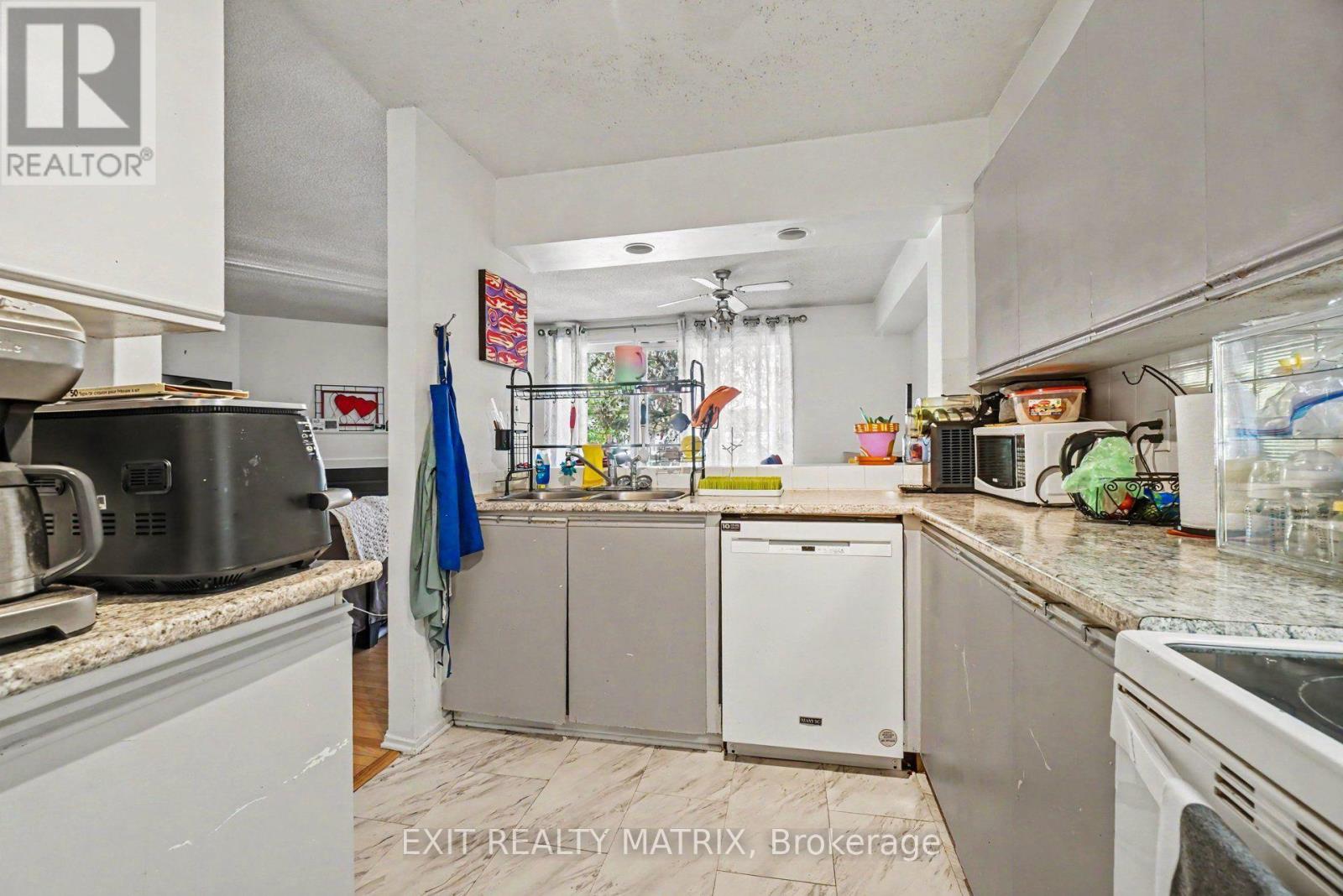 #302 1589 ST. BERNARD STREET - 18