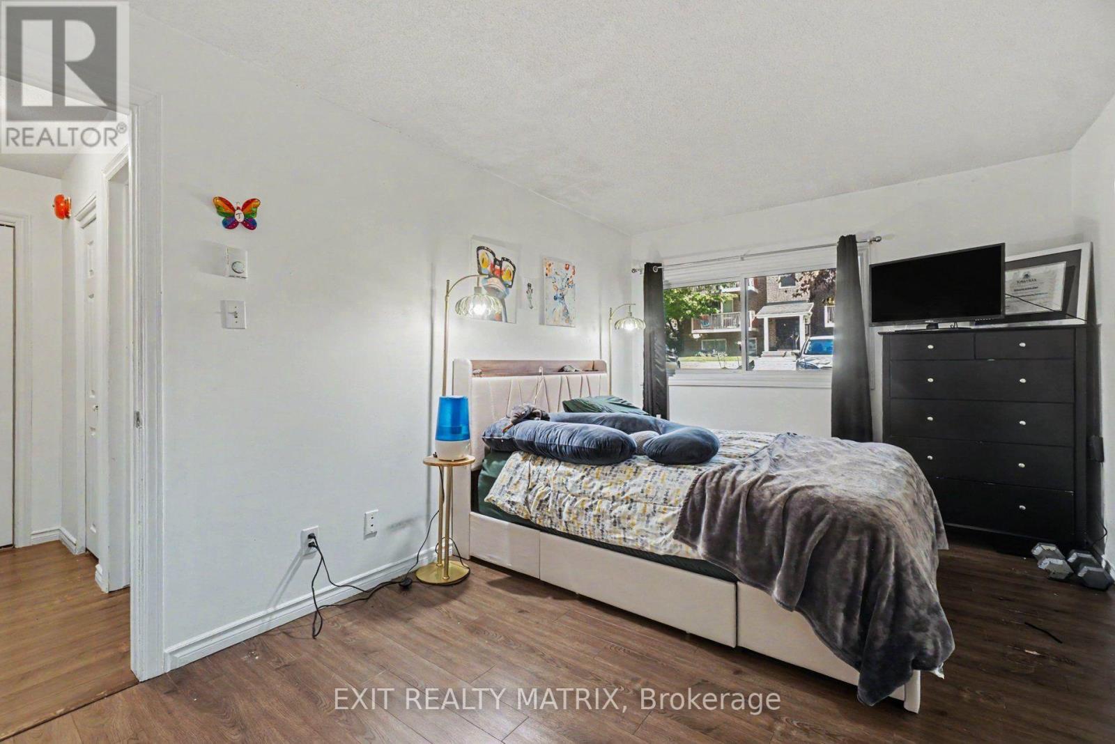 #302 1589 ST. BERNARD STREET - 22