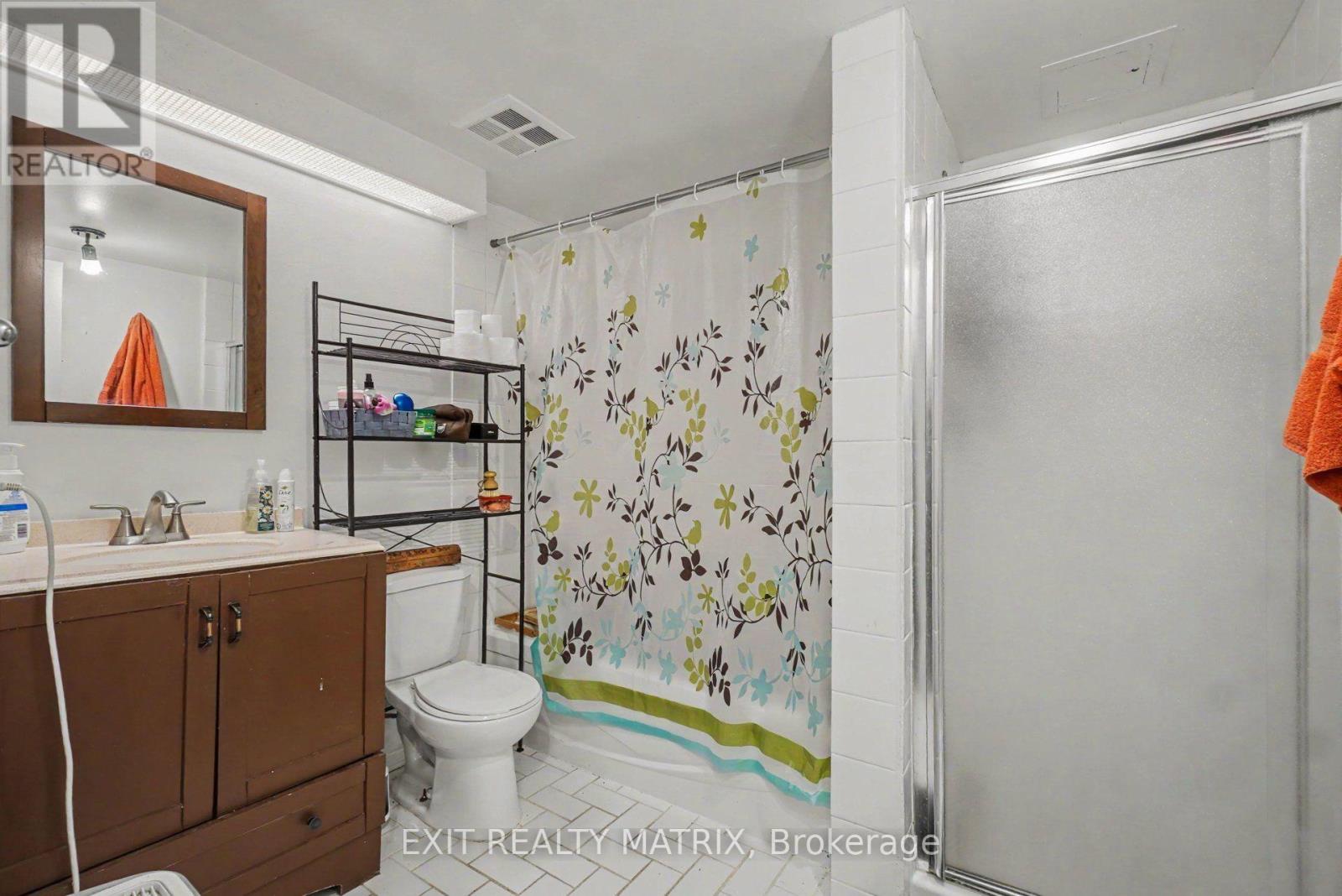 #302 1589 ST. BERNARD STREET - 24