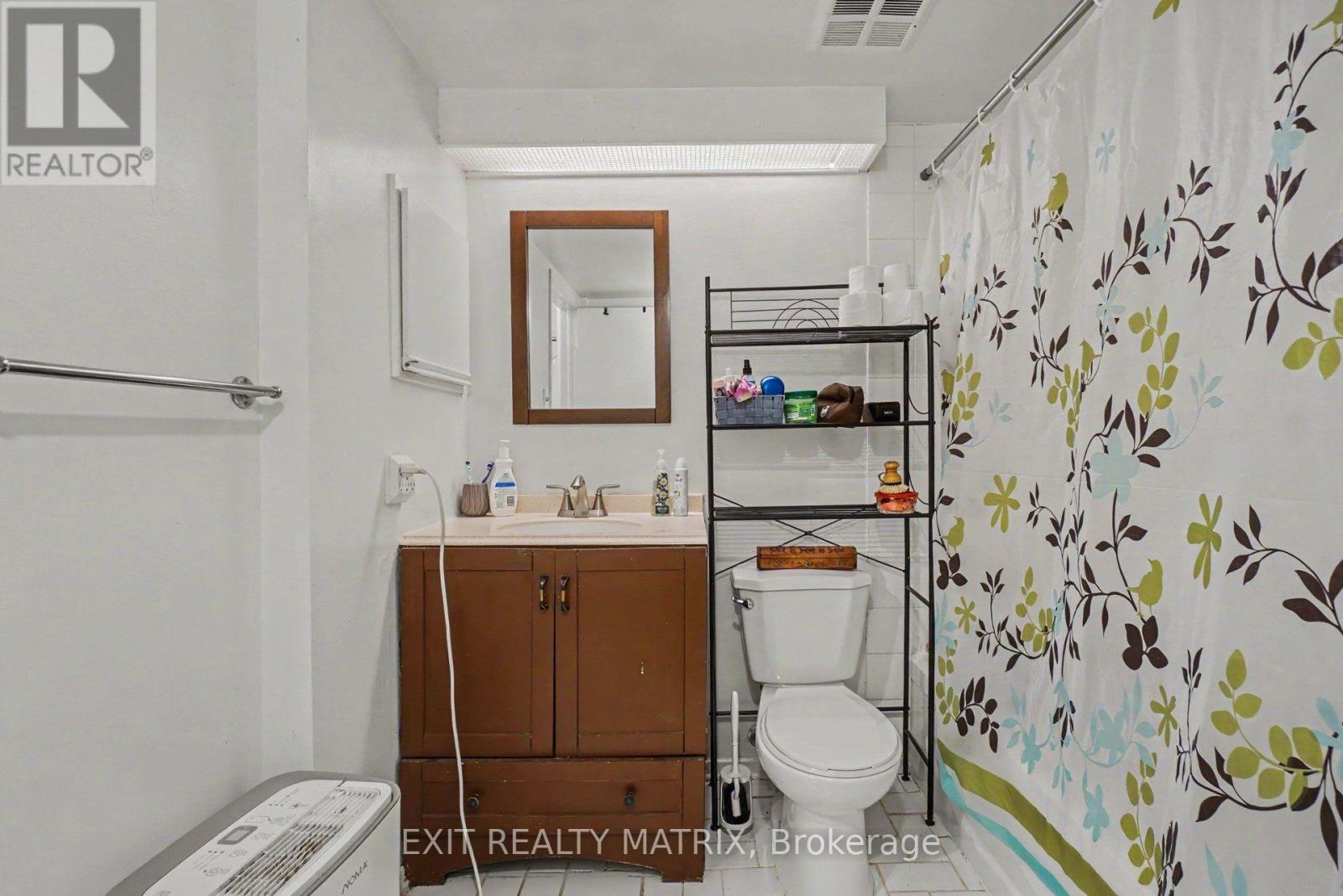 #302 1589 ST. BERNARD STREET - 25