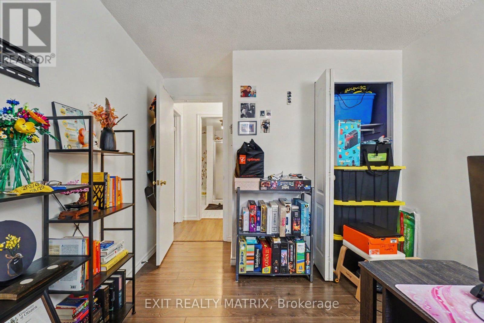 #302 1589 ST. BERNARD STREET - 27