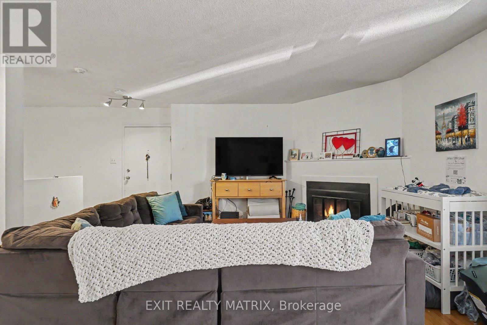 #302 1589 ST. BERNARD STREET - 8